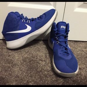Men’s Nike basketball shoes size 8